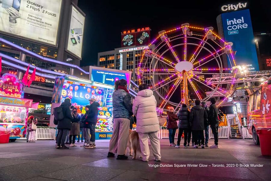 Toronto: Festive Lights Bus Tour - Nathan Phillips Square and Toronto’s winter postcard