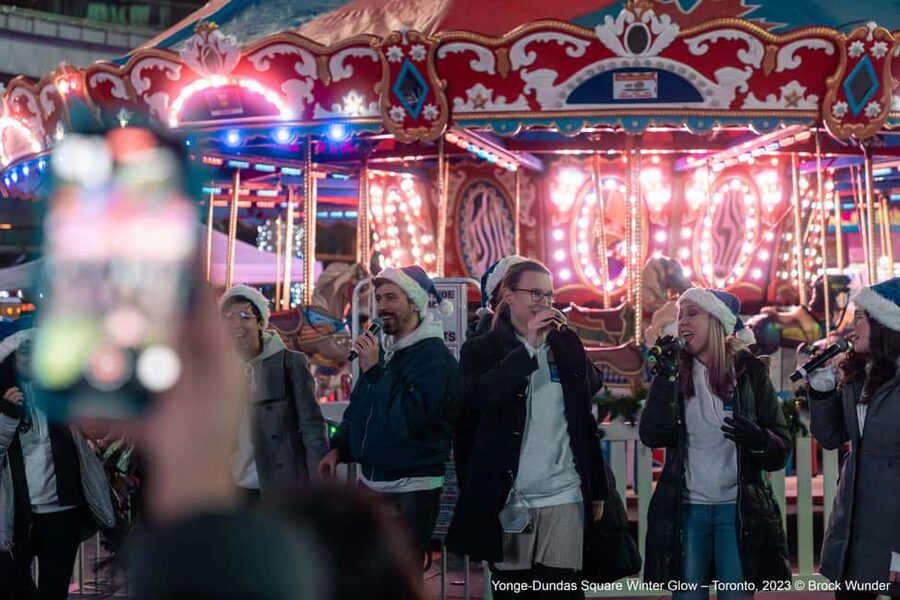 Toronto: Festive Lights Bus Tour - Through the Financial District