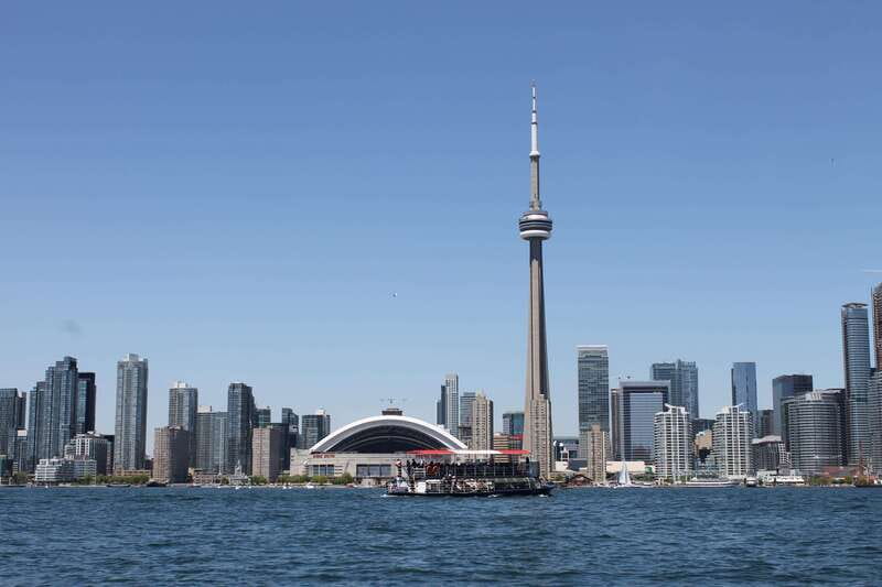 Toronto: Guided Harbour and Islands Sightseeing Cruise - Open-Air Views or Enclosed Comfort