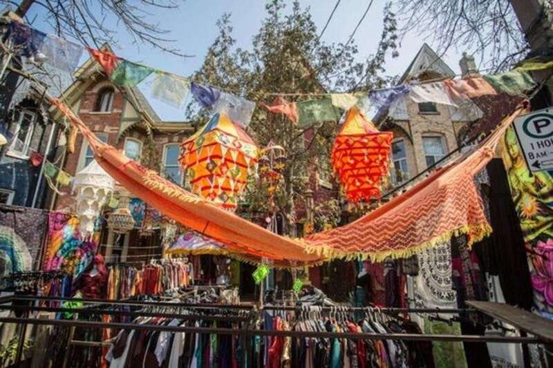 Toronto: Guided Walking Tour of Must-See Attractions - Pace, route quality, and comfort