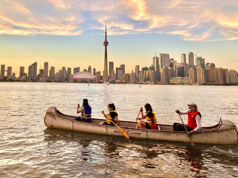 Toronto Islands: Sunset Canoe Tour - What the guide adds to the experience