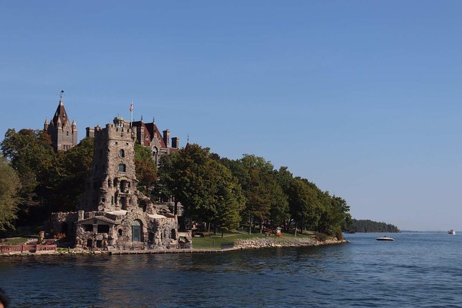 Toronto & Niagara Falls 2 Days Tour - Kingston and the 1000 Islands cruise