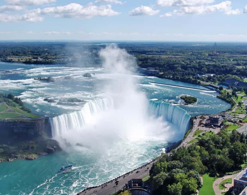 Toronto: Niagara Falls & NOTL Heritage Town Guided Day Tour - Hornblower Niagara Cruises and the boat option