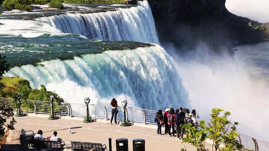 Toronto, Niagara Falls & Thousand Islands 3-day Tour from NY - Hotels, rooms, and group arrangements