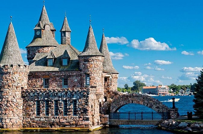 Toronto, Niagara Falls & Thousand Islands VIP 2–Day Trip - Ripley’s Aquarium and the long ride home