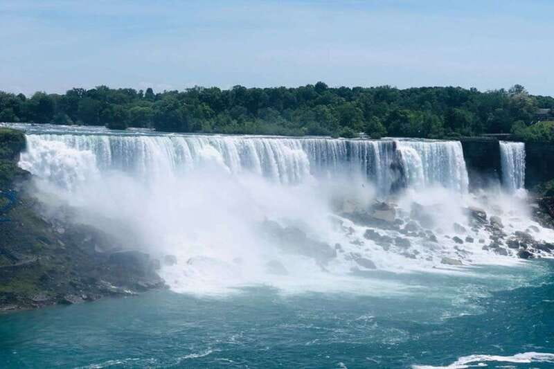 Toronto: Niagara Falls Tour with Boat and Lunch - Lunch with a view, and a note of caution