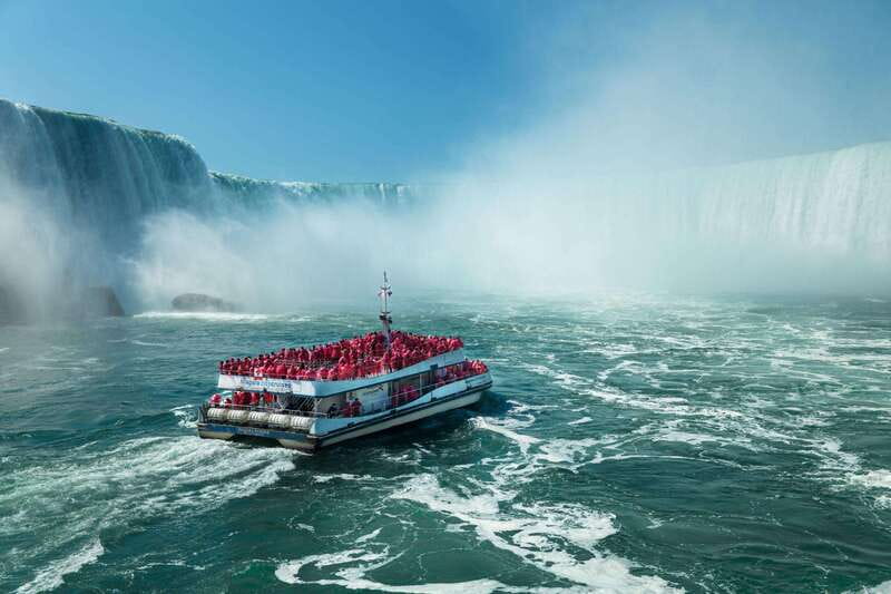 Toronto: Niagara Falls Tour with Cruise and Behind The Falls - The coach ride and the Niagara Parkway