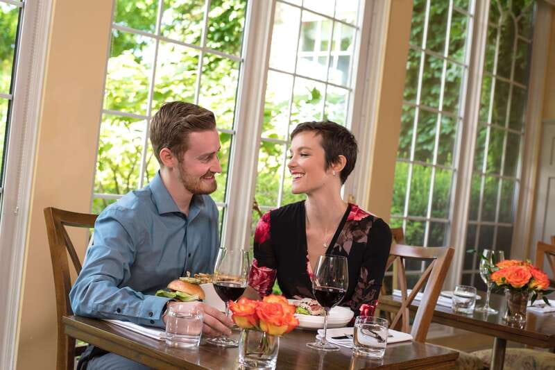 Toronto: Niagara Wineries Tasting Tour & Optional Lunch - Timing, delays, and what to pack