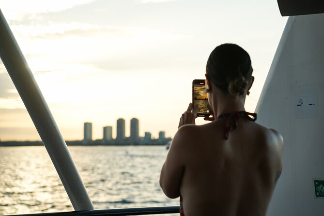 Toronto Premier Dinner Cruise on Odyssey in Toronto Harbour - Practical details that can save your evening