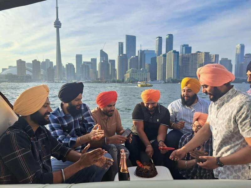 Toronto: Private Luxury Yacht Sightseeing Cruise & Prosecco - Is $109 Per Person Fair?