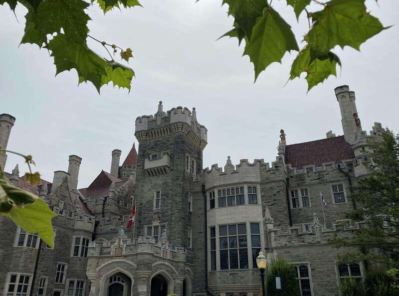 Toronto: Private Small Group City Tour with Local Guide - From old whiskey warehouses to the Distillery District