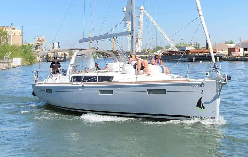 Toronto: Sailing Yacht Cruise of Toronto Harbor and Islands - Choosing between two and three hours