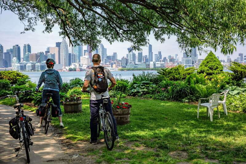 Toronto Waterfront and Islands Guided Bicycle Tour - From downtown streets to the Toronto Music Garden
