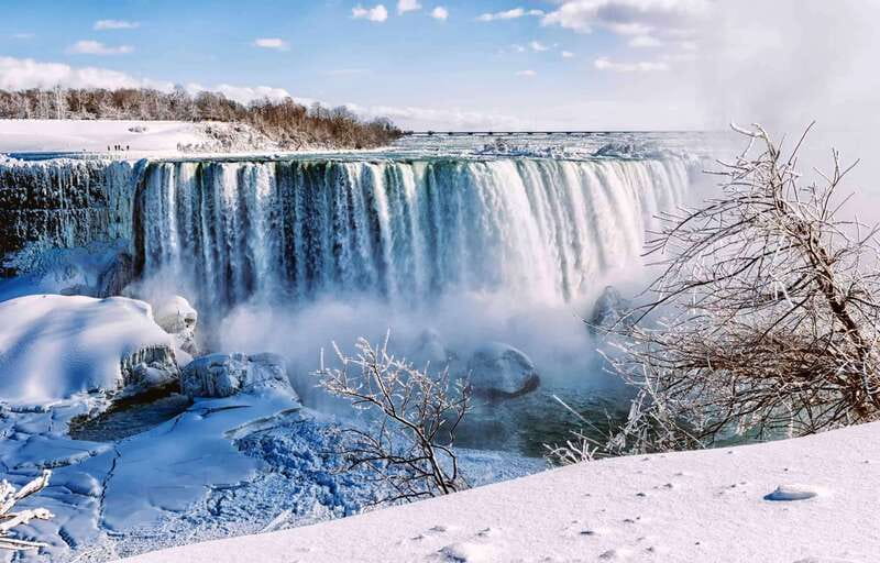 Toronto: Winter Niagara Falls Tour with Attractions Package - Three hours for lunch, photos, and Clifton Hill