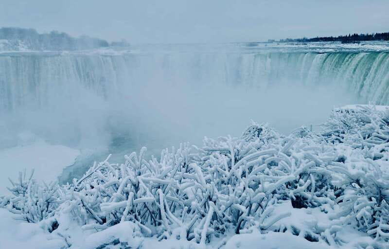 Toronto: Winter Niagara Falls Tour with Attractions Package - Guides make the long day easier