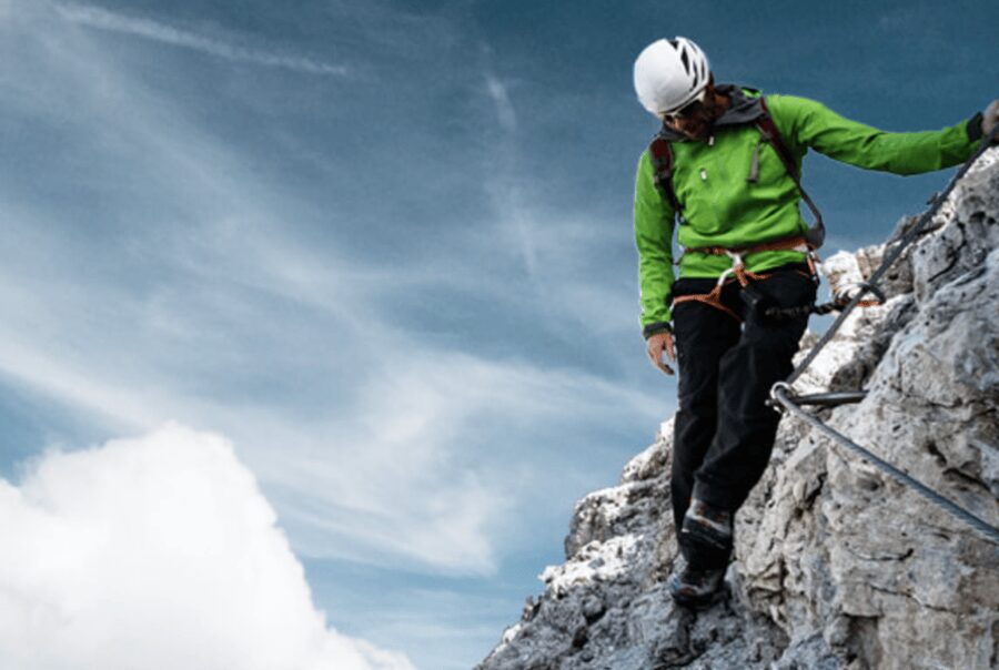 Tyroparc: Via Ferrata and Hiking in the Laurentians - The 450-meter walk to the cliff