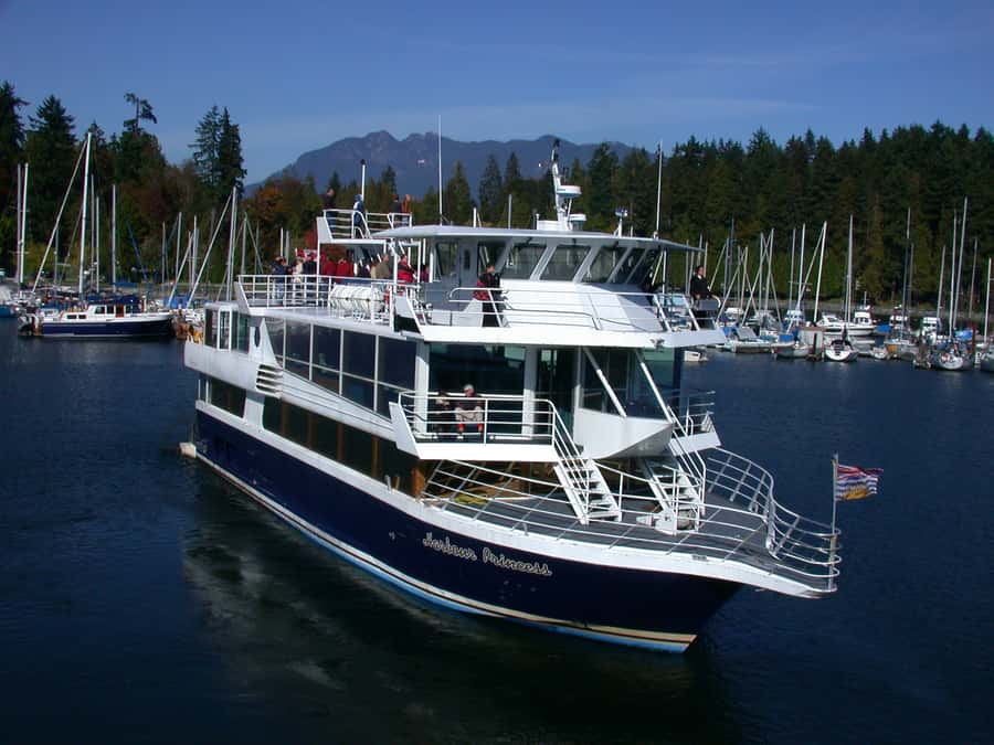 Vancouver Brunch Cruise - Brunch aboard a moving boat