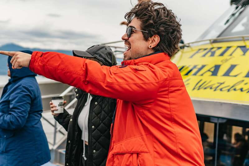Vancouver: Covered Whale Watching Adventure with Free Photos - Warm drinks, snacks, and the five-hour question