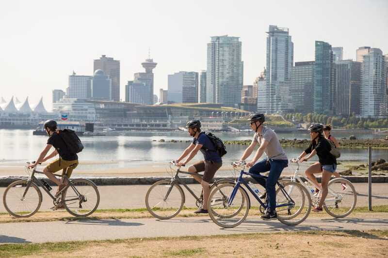 Vancouver: Guided Bike Tour - English Bay brings the city to the water