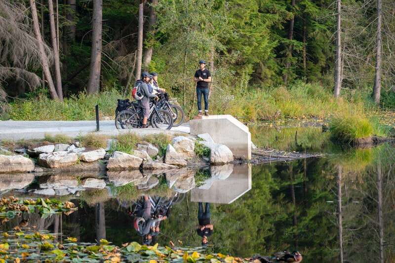 Vancouver: Guided Bike Tour - Returning through Coal Harbour and the marinas