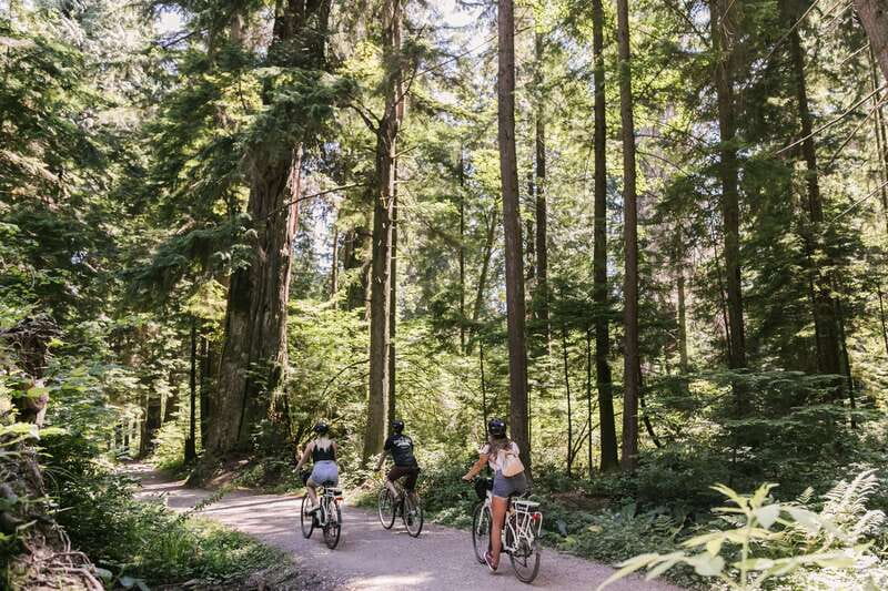 Vancouver: Guided Bike Tour - Starting at Hornby Street with a simple safety briefing
