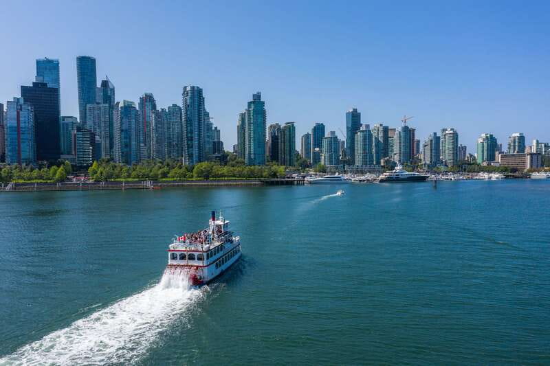 Vancouver: Harbor Sightseeing Cruise - Stanley Park from the harbor
