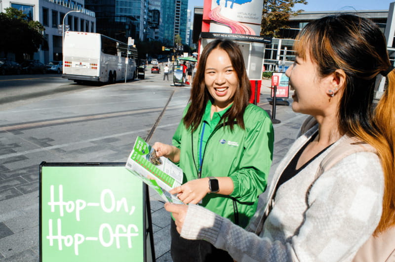 Vancouver: Hop-on Hop-off Sightseeing Tour with 10 Stops - Downtown landmarks, Library Square, and Chinatown