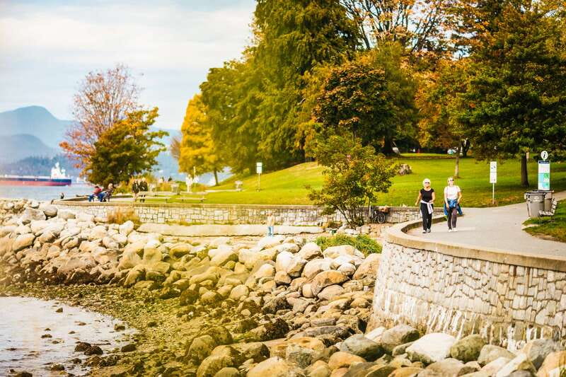 Vancouver: Hop-on Hop-off Sightseeing Tour with 10 Stops - Canada Place and the harbourfront beginning