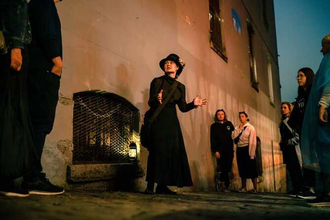 Vancouver Lost Souls of Gastown Walking Tour - Walking conditions, weather, and group size