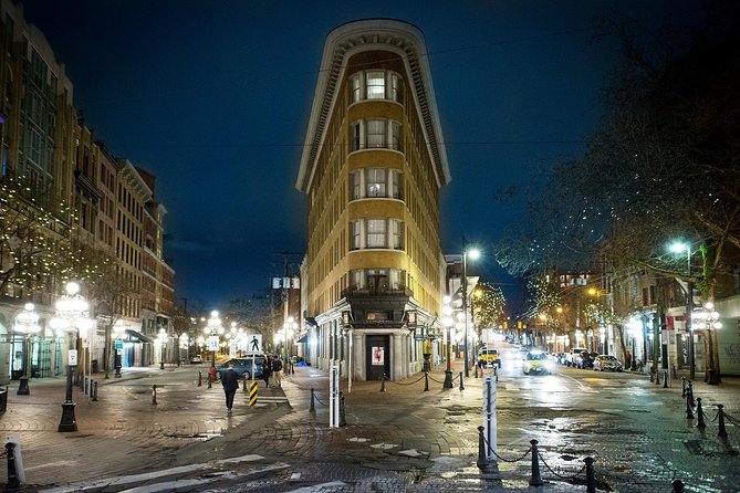 Vancouver Lost Souls of Gastown Walking Tour - The Steam Clock and the woman in the well