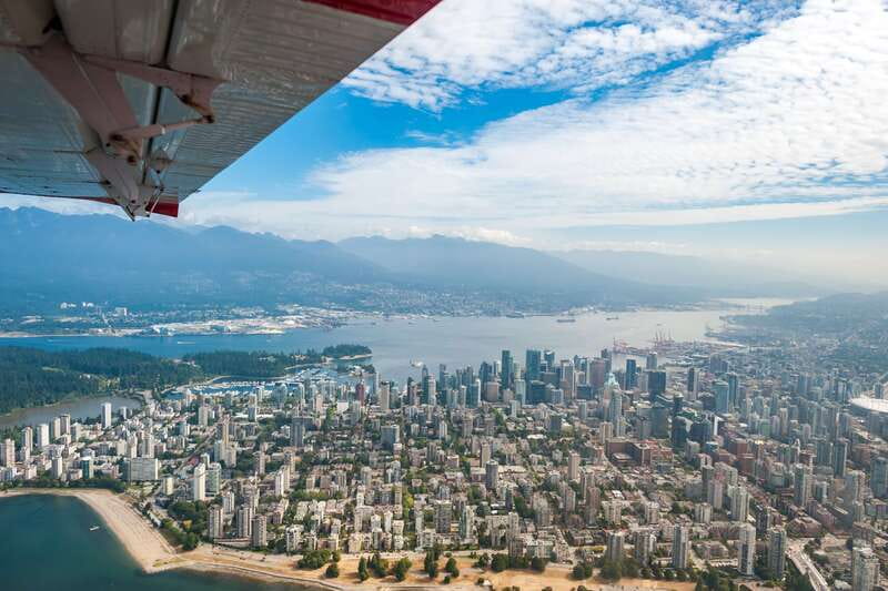 Vancouver: Scenic Panorama Seaplane Tour - Lighthouse Park and Point Atkinson from above