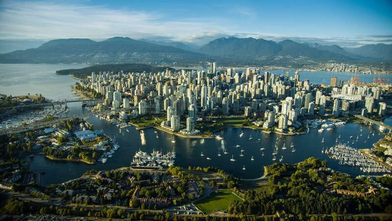 Vancouver: Waterfront Sightseeing Tour - City and Harbour - English Bay and the return to Granville Island