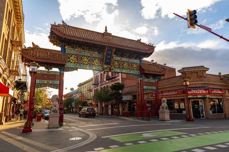 Victoria: City Highlights and Butchart Gardens Tour - Comfort, group size, and pace