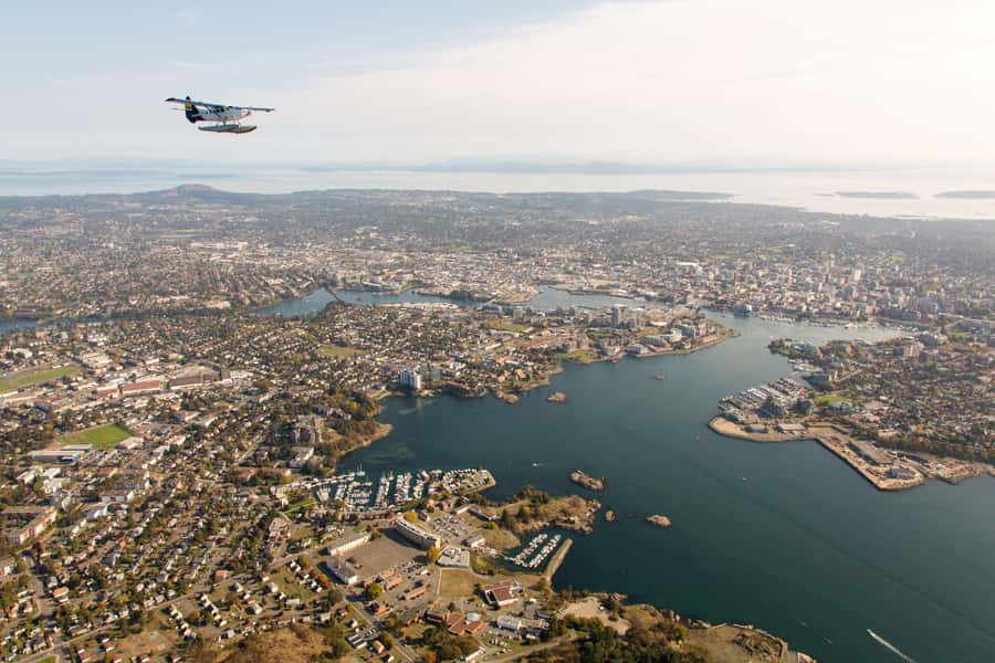 Victoria: Panorama Scenic Seaplane Tour - The pilot, commentary, and onboard feel