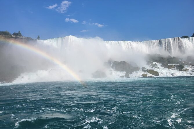 Walking Tour + Boat Ride + Skylon Tower Observation Deck (Canada) - The seasonal substitute from December 1 to May 10