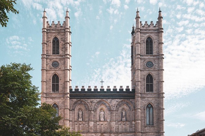 Walking tour of Old Montreal - 16/42 Tours - Starting at Rue Saint-Jacques