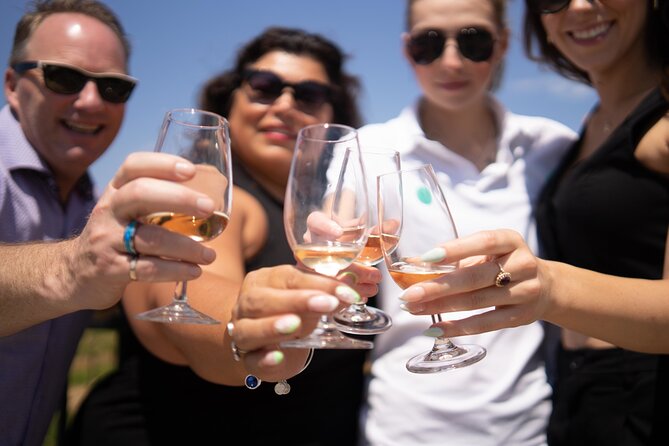 Wine Tour in Niagara-on-the-Lake - Four wineries and one famous Canadian specialty