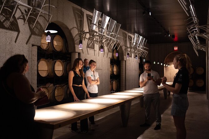 Wine Tour with Lunch in Niagara-on-the-Lake - Who will enjoy this Niagara wine day
