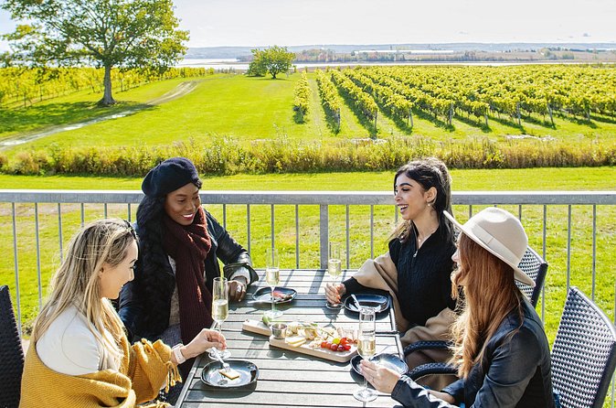 Wine Tour Wolfville Wine Tours in Nova Scotia- 6 Hours - Lunch with Bay of Fundy views