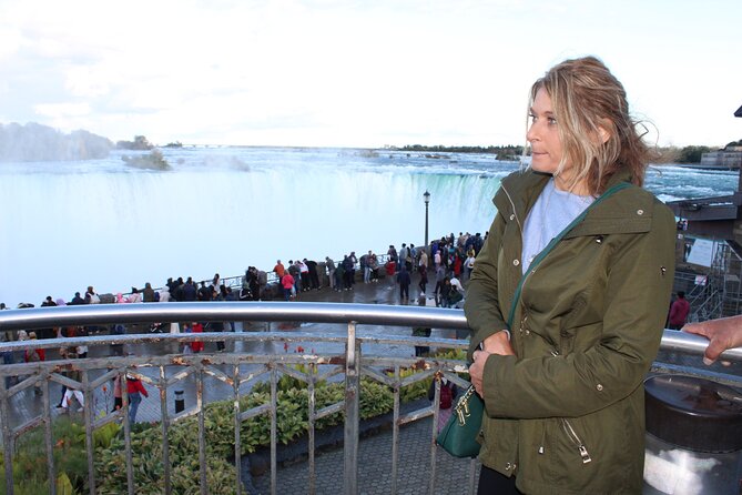 Winter Wonder Tour-A Journey Through the Tunnels Behind the Falls - Watching the Niagara Whirlpool